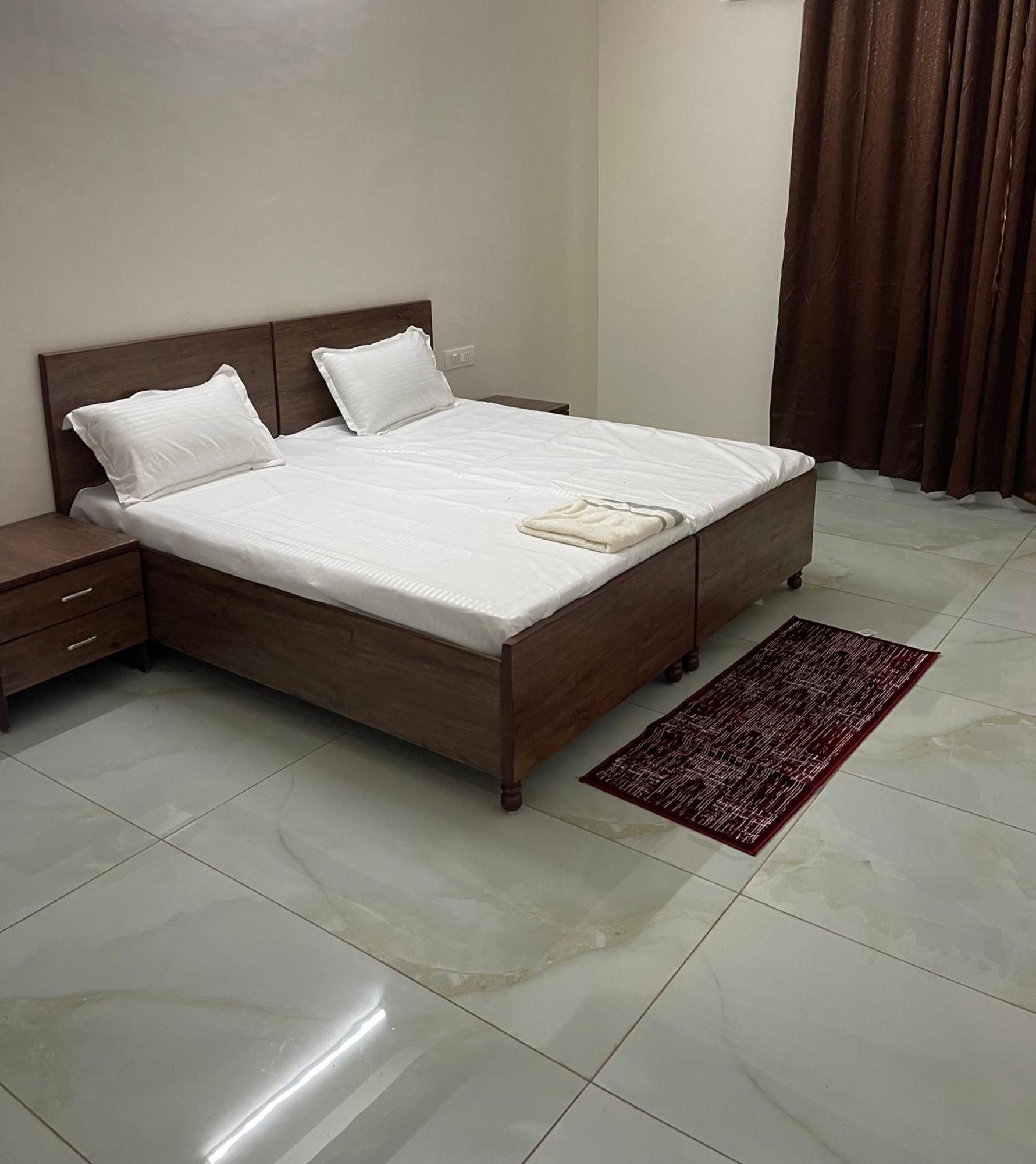 Shrinath Residency Hotel Greater Noida Eksteriør billede